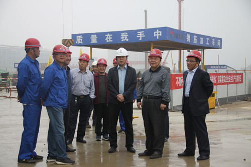 陕煤集团总经理助理、建设集团联合党委书记、董事长宁兴刚一行莅临天工公司陕煤研究院西安总部工地视察指导工作