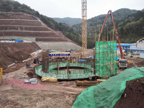 铜川分公司冶坪煤矿原煤仓工程滑膜顺利开工