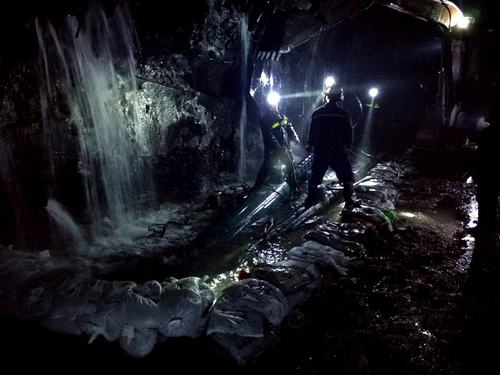 矿建二公司红柳林项目部治理涌水纪实