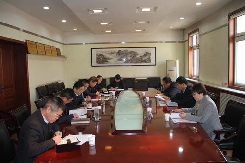 建设集团联合党委副书记、纪委书记、工会负责人侯本英深入铜煤公司督导党委中心组学习研讨