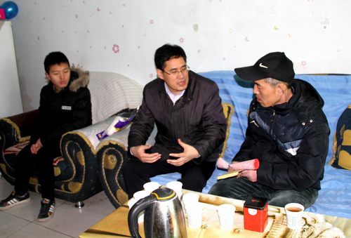 建设集团副总经理司正林一行慰问铜煤公司困难职工