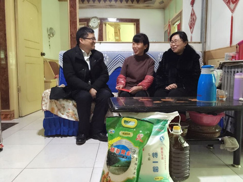 新春送祝福  情暖家属心