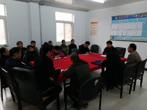 铜煤公司基层项目部员工热学热议全国“两会”精神