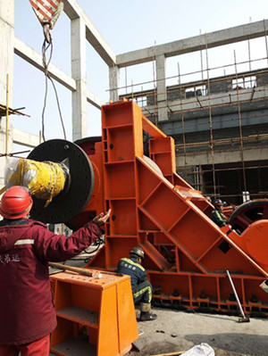 机电安装公司承建的曹家滩主斜井胶带机安装工程取得阶段性突破