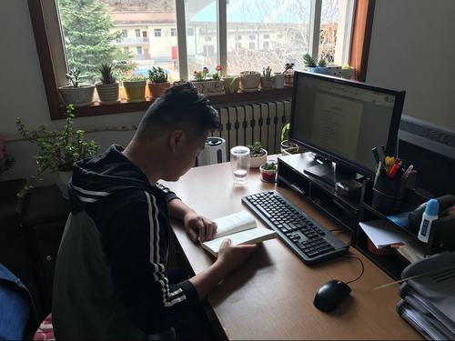 铜煤公司基层团支部组织开展“学习青年习近平”读书活动