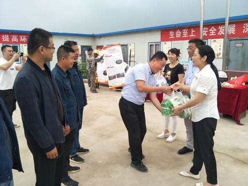 陕煤建设中煤公司深入一线开展“送清凉”活动