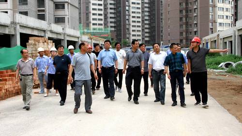 铜川矿业公司领导深入铜煤1#、2#小区施工现场调研指导项目建设工作