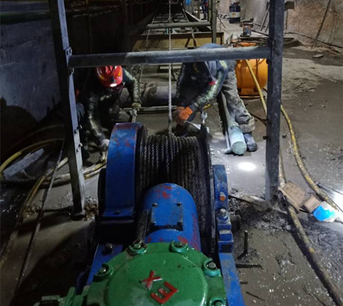 陕煤建设机电安装公司柠条塔项目部顺利抢修更换皮带张紧装置
