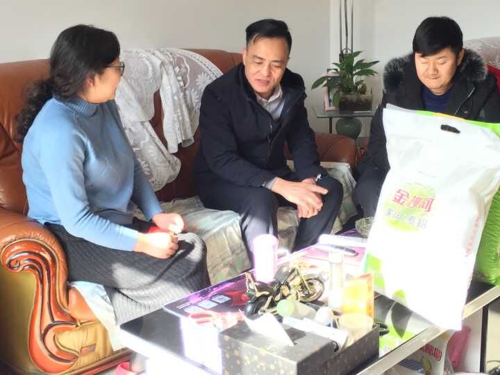 陕煤建设机电安装公司领导走访慰问困难职工