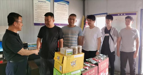 陕煤建设路桥分公司开展“送清凉”活动