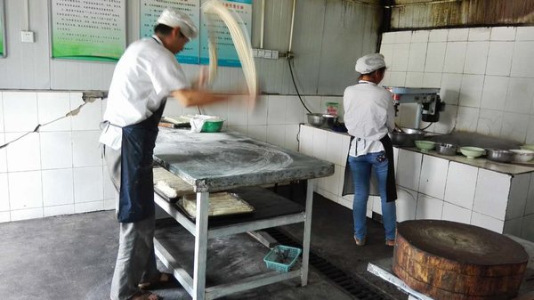 陕煤建设掘进公司：守护舌尖让入冬员工吃好穿暖