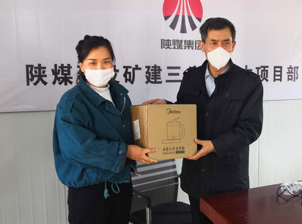 陕煤建设矿建三公司深入一线开展“三八”妇女节活动