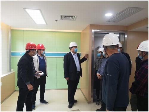陕煤实业集团董事长杨百锁莅临咸阳分公司承建的西煤机养老院项目部检查指导工作