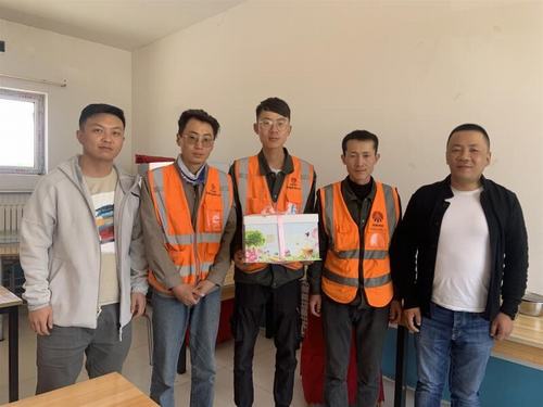 陕煤建设铜煤公司第十六项目部为职工举办“不负韶华时光，爱与责任同行”月度主题生日会