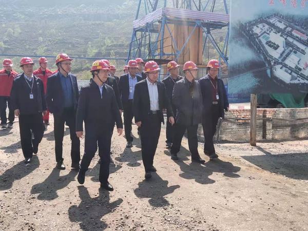 陕煤集团领导一行莅临陕煤建设矿建二公司王峰项目部调研指导工作