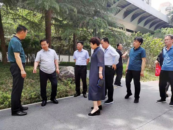 山西省运城市万荣县政府一行深入陕煤建设澄合分公司承建的西安建工路绿道公园进行考察