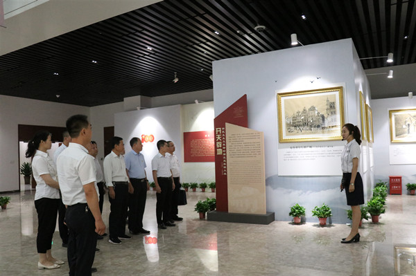 陕煤建设澄合分公司机关党支部红色寻访过主题党日