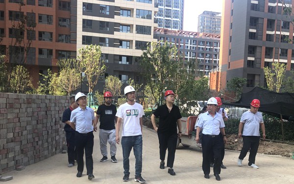 陕西煤业化工实业集团有限公司党委副书记、总经理刘文一行到蓝山水岸项目进行调研