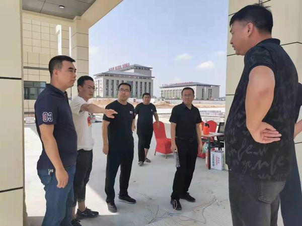 榆林市住建局等单位领导莅临陕煤建设榆林公司民兵训练基地项目检查指导工作