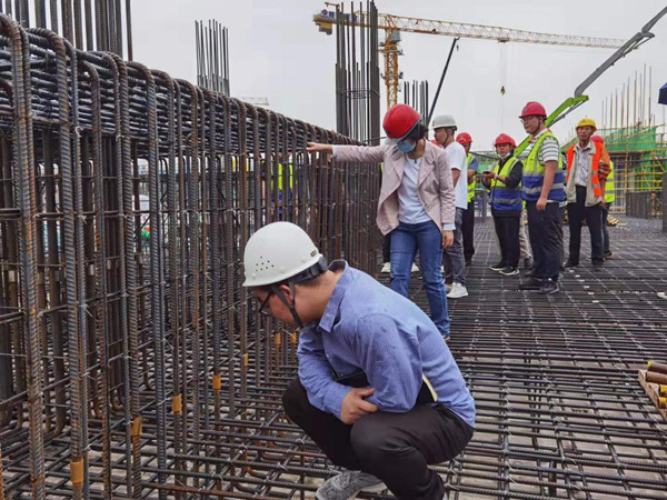 西咸新区沣西新城开发建设集团莅临沣西新城第五学校项目检查指导工作