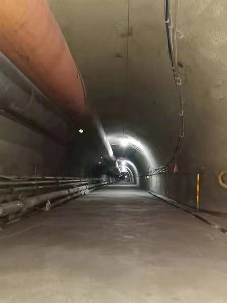 陕煤建设矿建二公司第二项目部地坪水沟施工驶入“快车道”