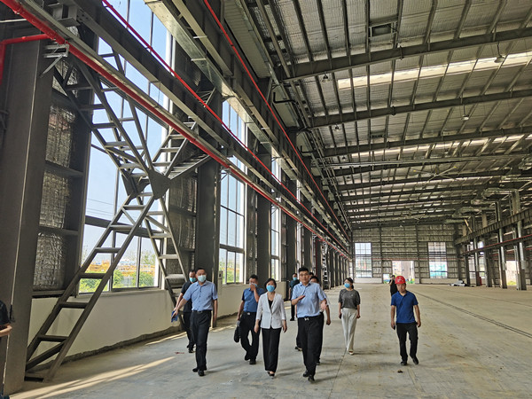 河南省长葛市市长张晓丽一行深入陕煤建设渭南分公司河南庞源塔式起重机项目调研指导工作