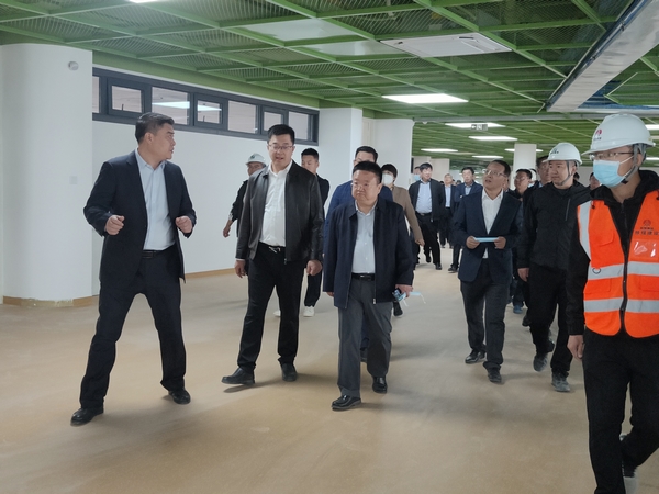 榆林城投集团党委书记、董事长、总经理郝君一行莅临北京师范大学榆林学校（幼儿园）项目检查指导工作