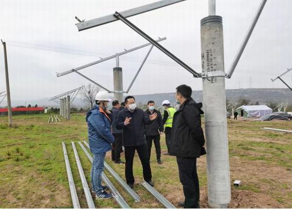 宝鸡市联合督查组梁武一行莅临陇县110MW 农光互补发电项目进行调研指导