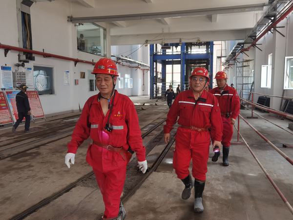 王明智、杨让顺深入陕煤建设矿建二公司王峰项目部检查指导工作