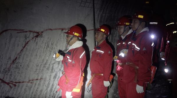 韩城矿业总经理吴杰莅临陕煤建设矿建二公司王峰项目部检查指导工作
