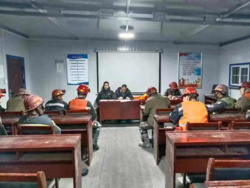 陕煤建设煤矿运营服务分公司：坚守岗位一线  履行职责担当