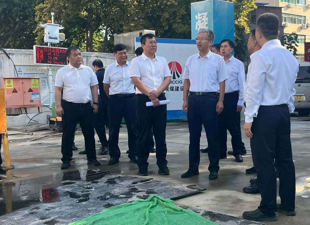 渭南市委副书记、市长陈晓勇一行莅临陕煤建设渭南分公司承建的梅园新村项目督导检查工作
