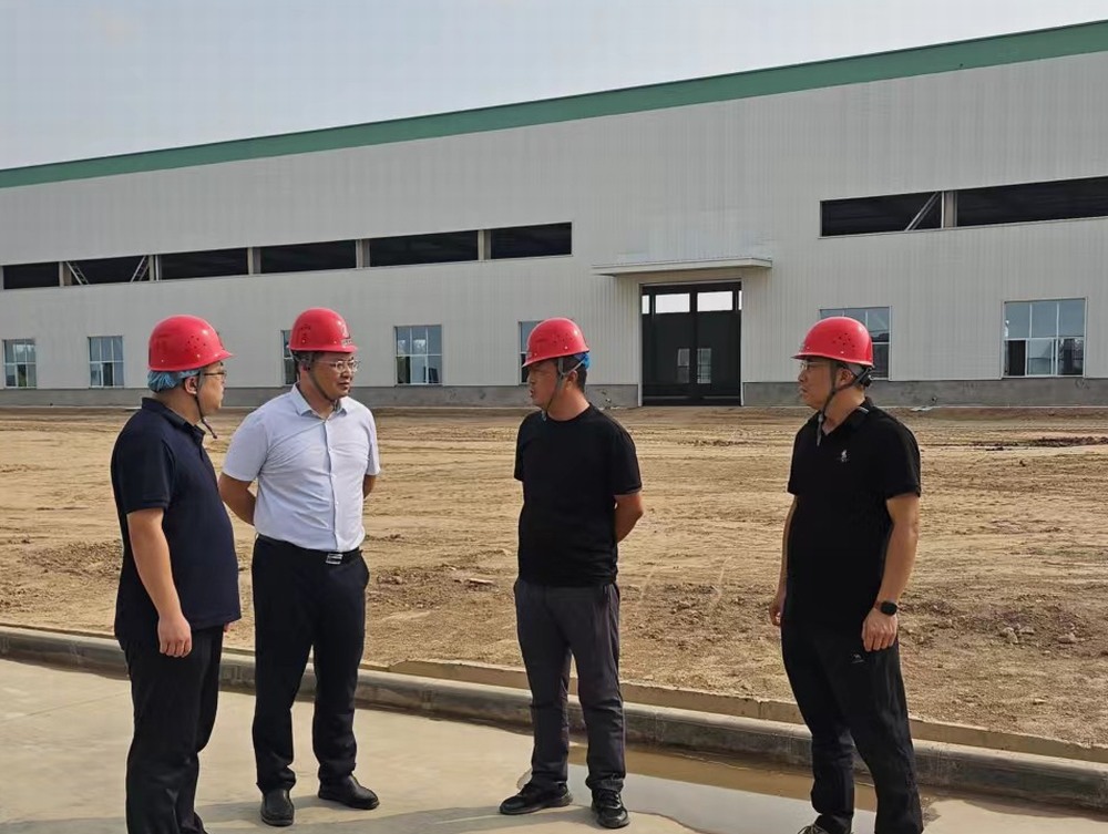 陕西建材科技有限公司副总经理郭正亮一行深入陕煤建设天工公司煤矸石项目开展节前安全检查