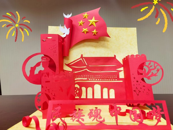 陕煤建设路桥分公司职工用创意作品喜迎国庆佳节到来