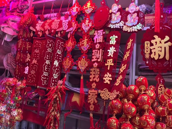 从对联变化看年味导向