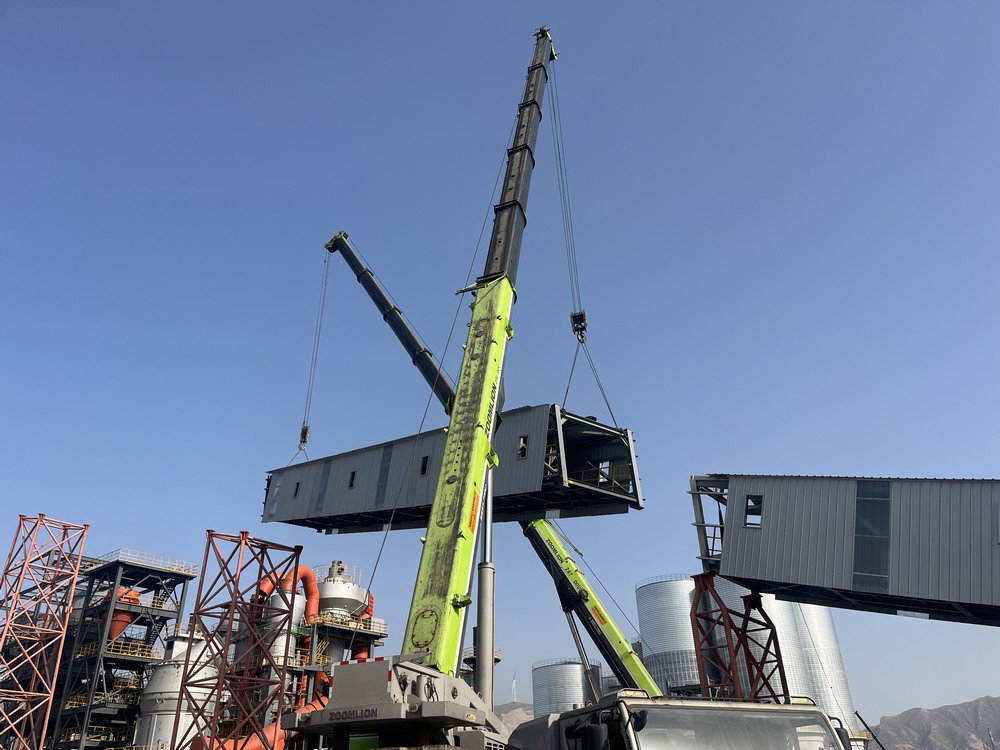 陕煤建设天工公司土建第二十一项目部:双机抬吊破难题,通廊凌空展雄姿