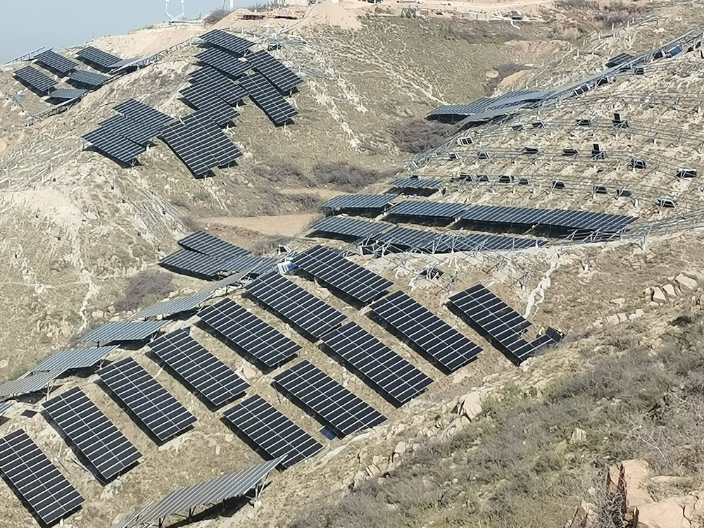 陕煤建设韩城分公司安装四项目部:陕煤电力夏县100MW光伏发电项目全力冲刺430首并目标