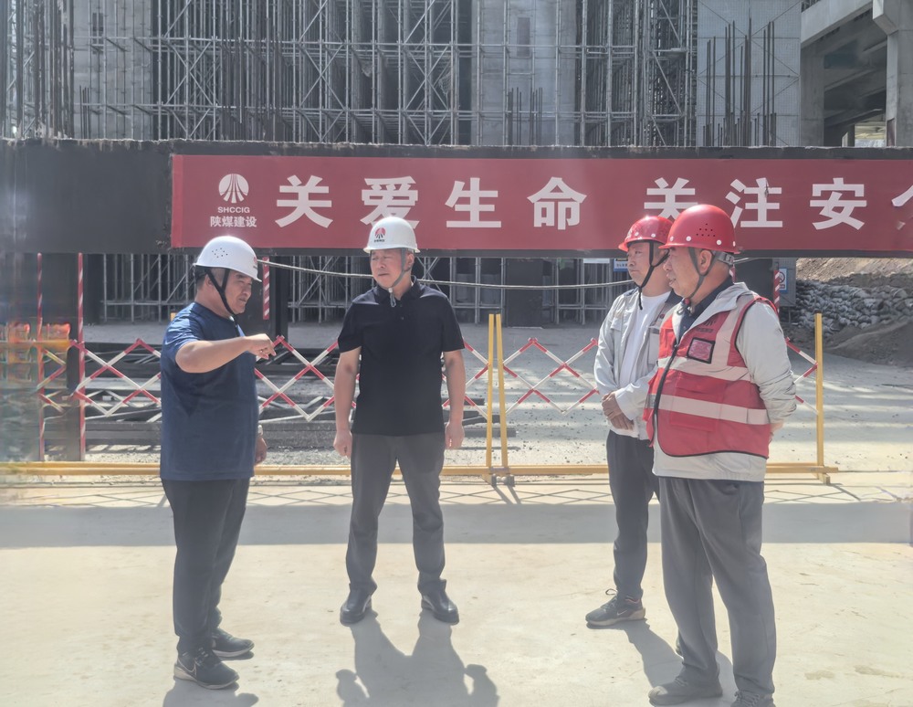 赵敬凯深入黄陵电厂主厂房项目检查指导