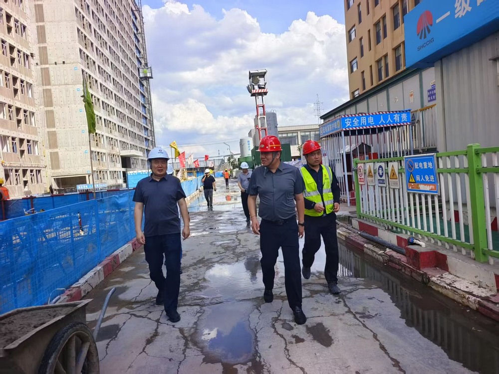 陕西省建设工程质量安全监督总站站长郑海平一行莅临柠条塔煤矿新建3#、4#员工公寓楼项目检查指导工作