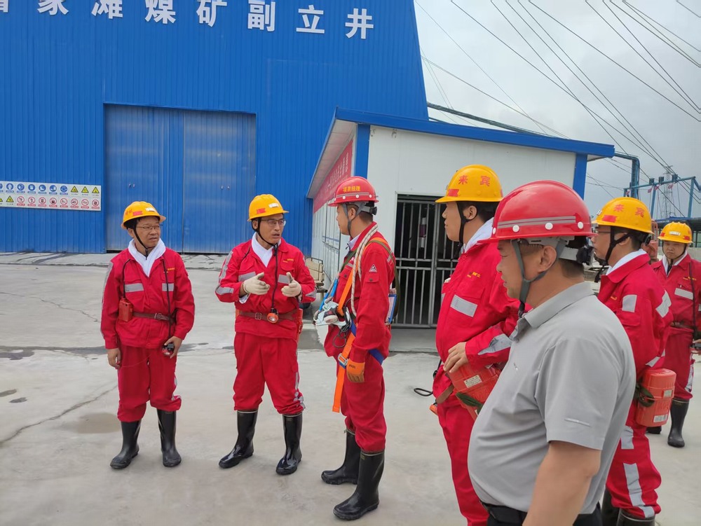 赵文革深入陕煤建设矿建二公司曹家滩副立井项目调研