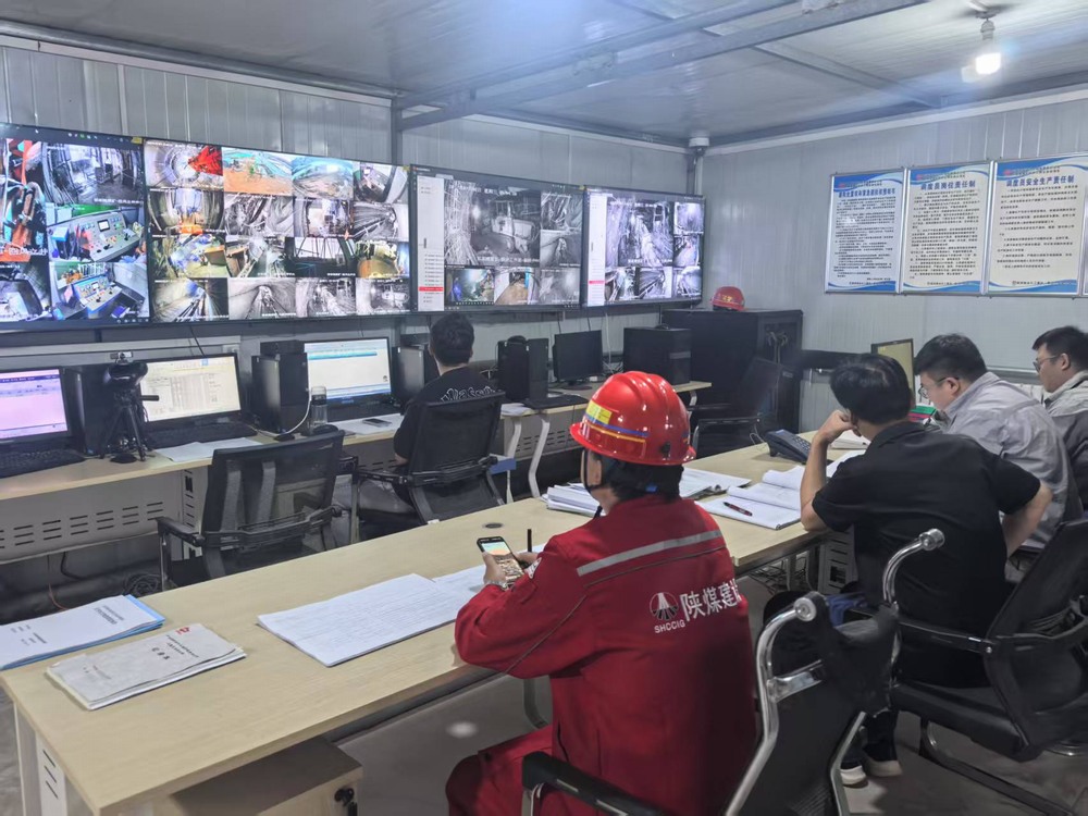 陕煤建设矿建二公司郭家滩项目部：多层密织安全防护网