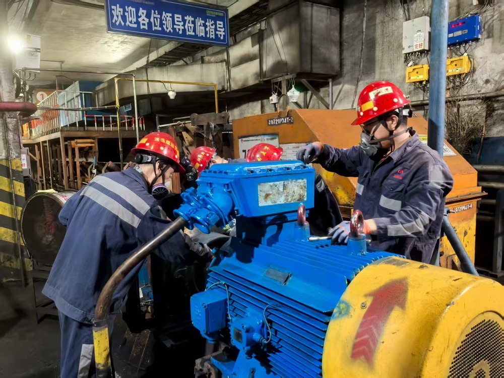 陕煤建设洗选煤运营公司柠条塔运营项目部:汗水浸透工装色,高温检修护生产
