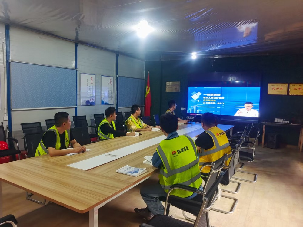 灯光映初心！陕煤建设铜煤公司基层职工备战一建热潮涌