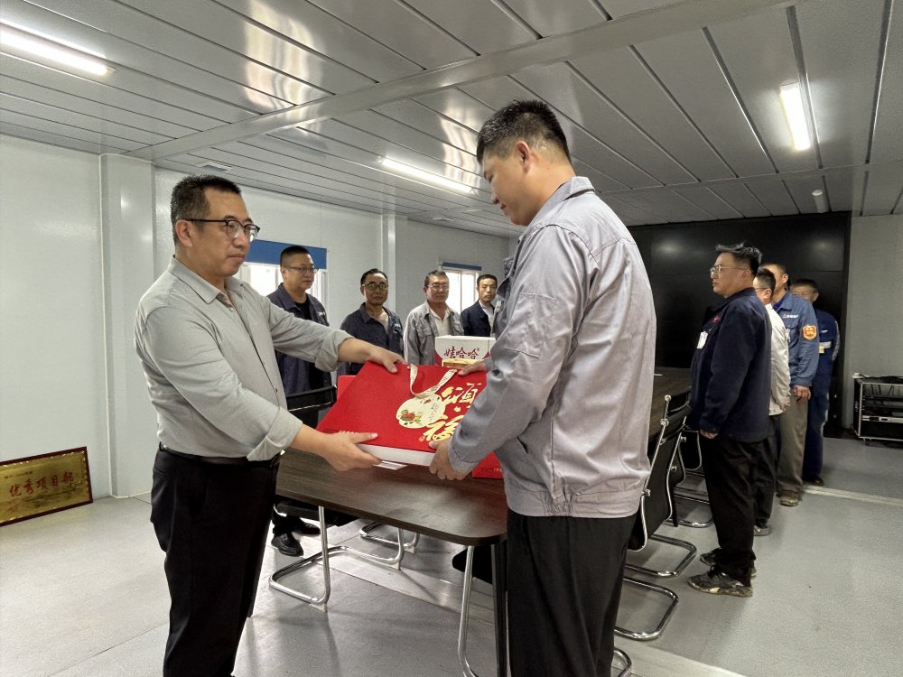 陕煤建设韩城分公司:情暖“双节”送关怀,月满攻坚共团圆