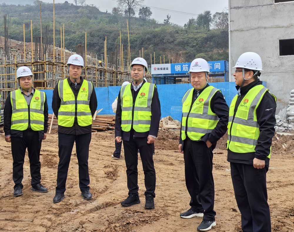 陕西省煤层气公司总工程师熊鹏辉一行深入王峰煤矿瓦斯综合治理项目现场调研指导工作