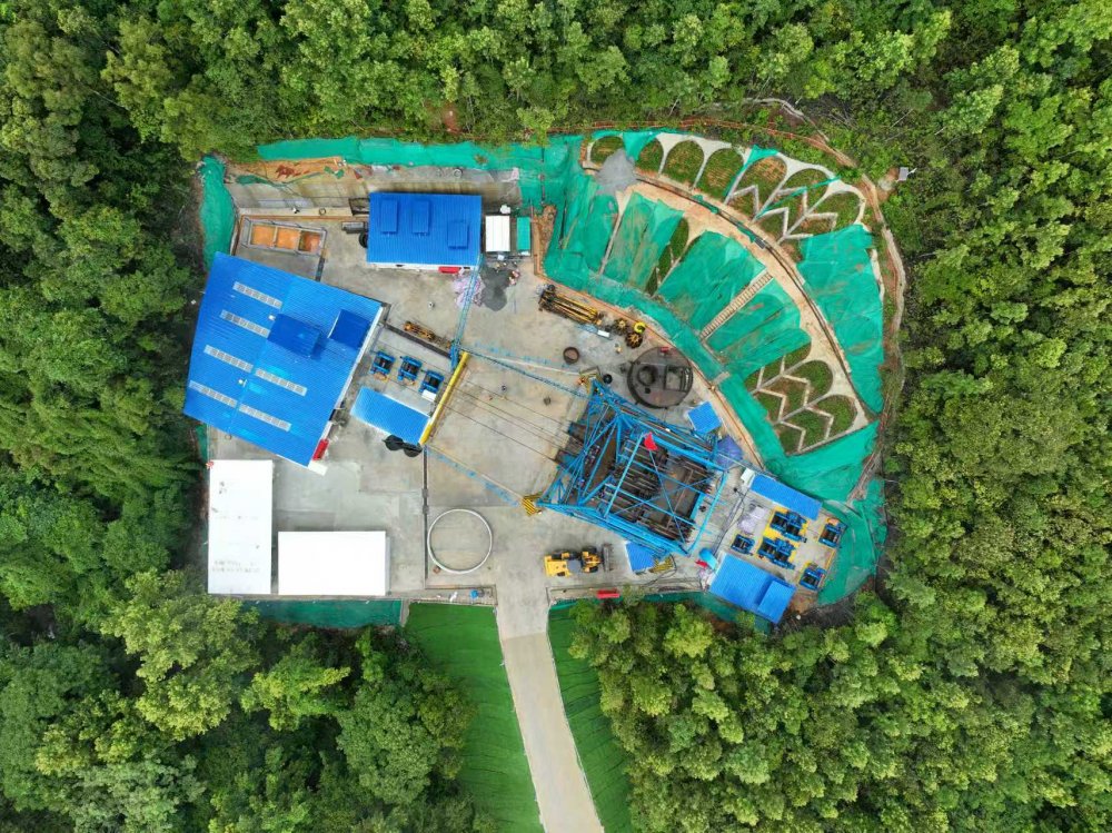 陕煤建设矿建三公司：抗台稳电勇攻坚 大干四季度启新程