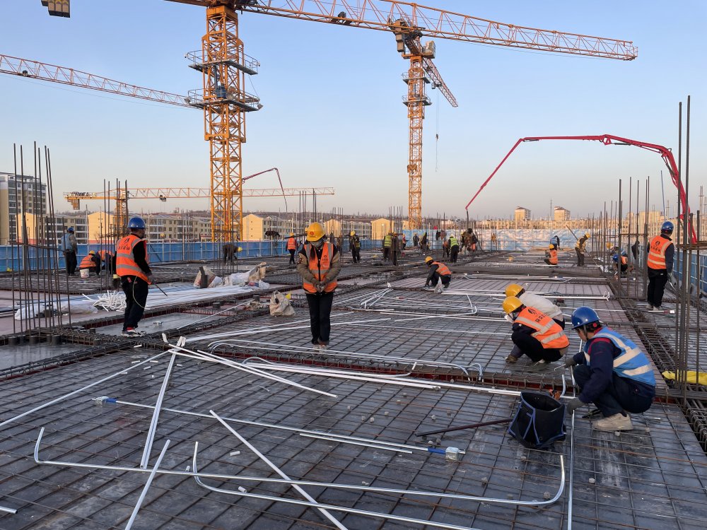 陕煤建设内蒙古分公司准旗一中项目部：多工种协同攻坚 跑出施工“加速度”