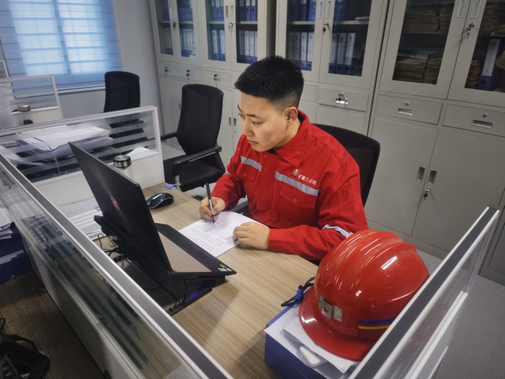 一名“矿建新兵”的成长答卷