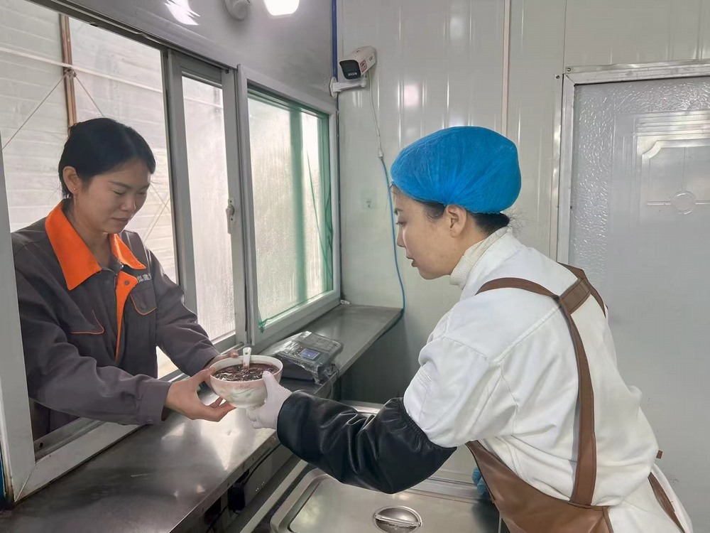 陕煤建设矿建二公司：粥香暖一线  情满矿建人