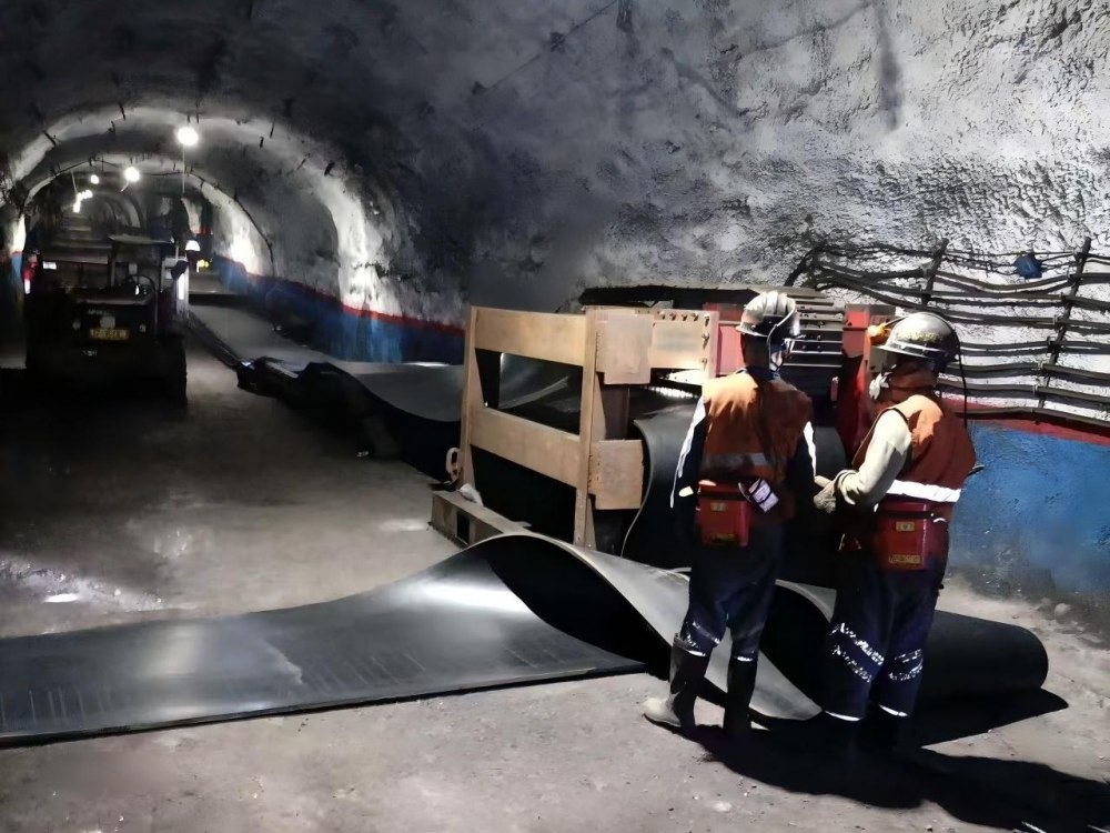 陕煤建设机电安装公司建庄项目部顺利完成四盘区胶带机延伸检修任务​